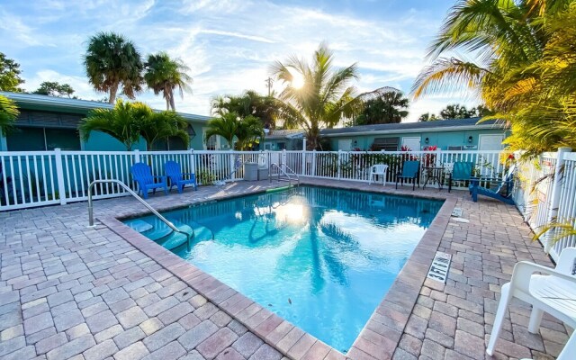 Parrots Perch at Driftwood #7