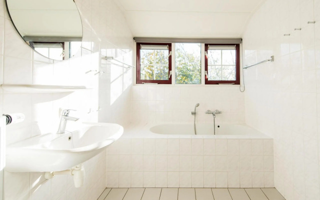 Thatched Villa With Dishwasher Near the Beach