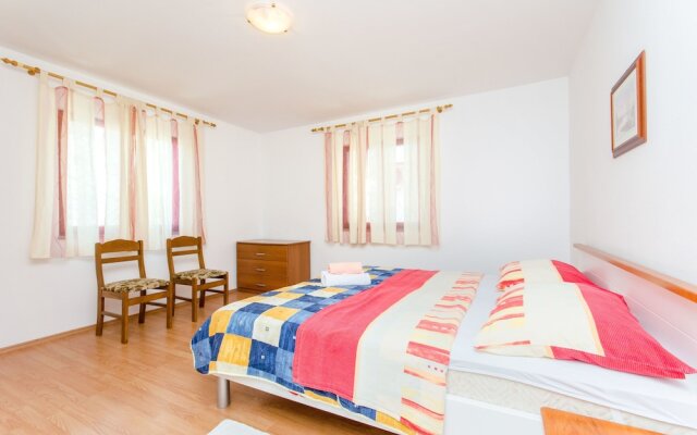 Apartments and Rooms Iva