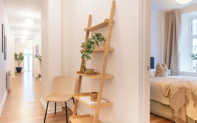 Noble - Fantastic 5-bdr Apt in the Capital
