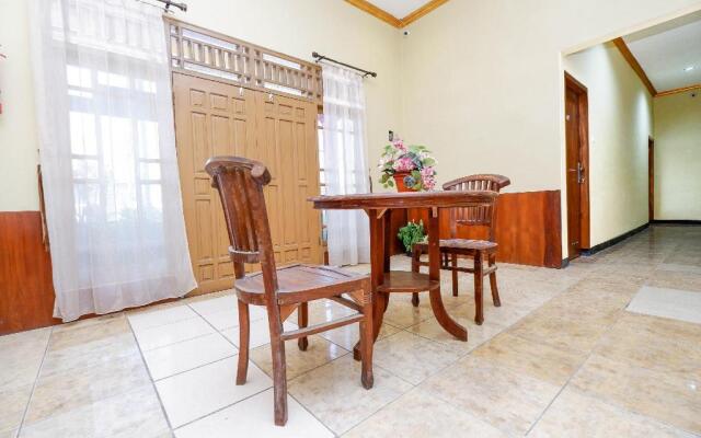 OYO 1312 Graha Wisata Hotel