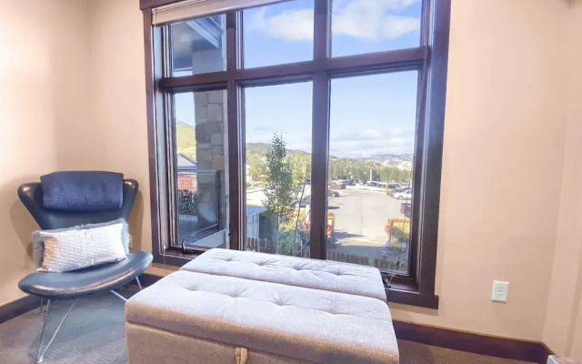 Blackstone Beauty 2 Bedroom Condo by RedAwning