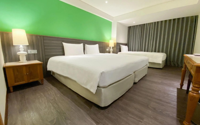Green World Triplebeds Hotel
