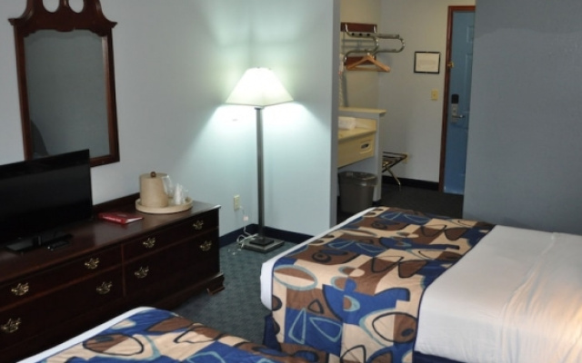 Grand Islander Hotel