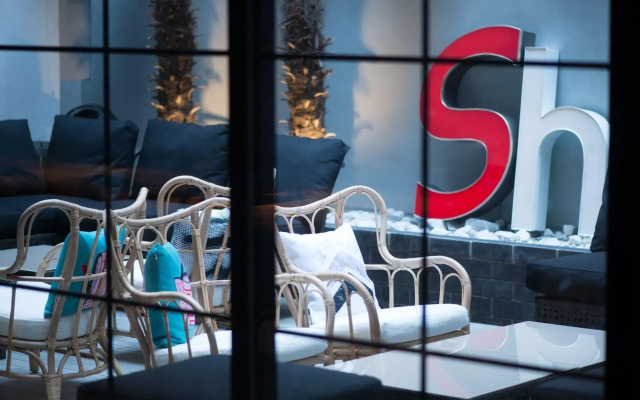 Hotel She, Osaka
