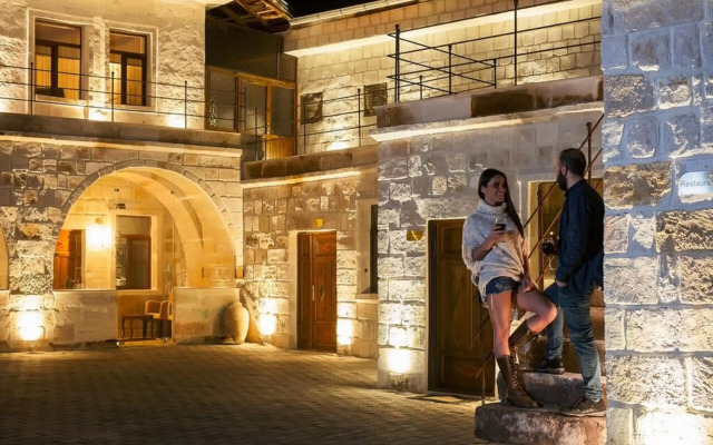 Jacob's Cave Suites