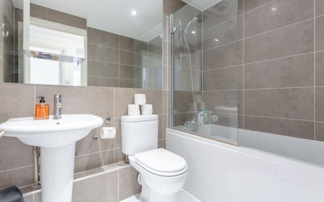 Comfortable 2 Bedroom Apartment By Earls Court