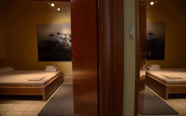 Saron Hotel