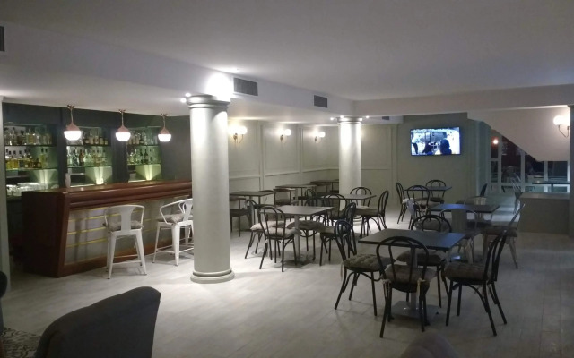 Country Plaza
