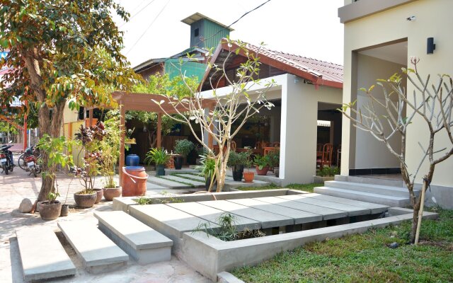 Neakru Guesthouse and Restaurant