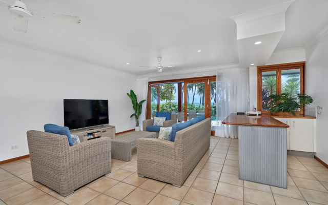 Reeflections Beachfront Holiday House