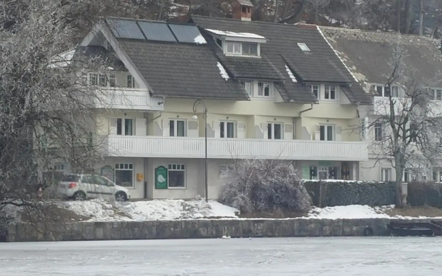 Pletna Lake View Apartment (Ground Floor)