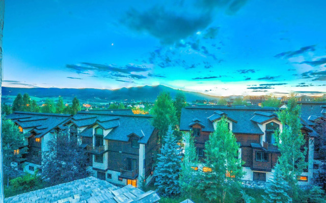 Hillsider by Retreatia