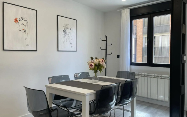 Apartamento Nuevo con patio, situado en el centro.