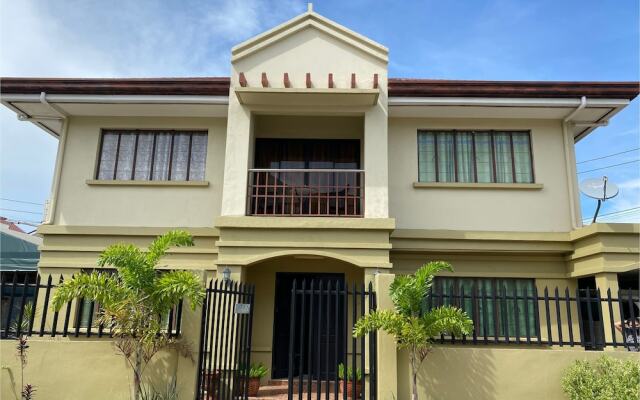 OYO 693 Titan Residence Mactan