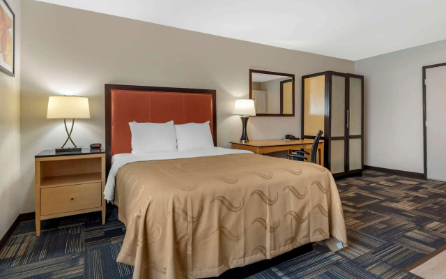 Quality Inn & Suites Evansville Downtown