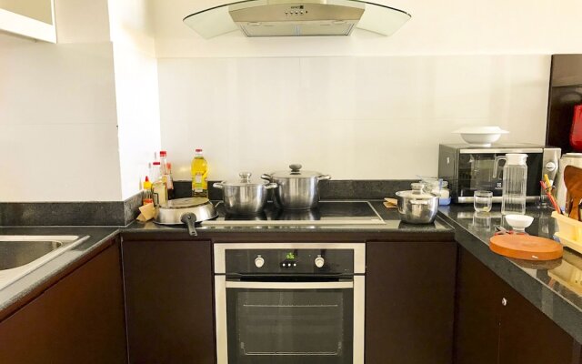 Garden view Apartment - 2 mins to beach