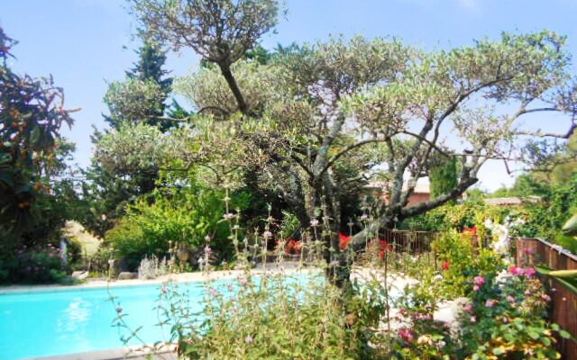 House With one Bedroom in Pougnadoresse, With Pool Access, Furnished T