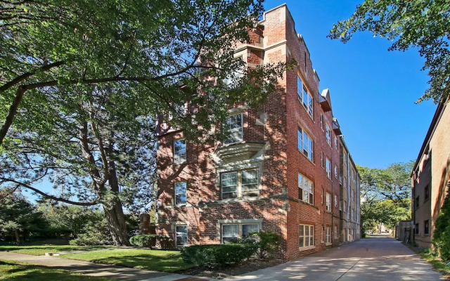 1-Bedroom Nice Apartment in Skokie