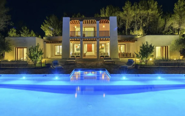 Holiday Home With Children Play Area