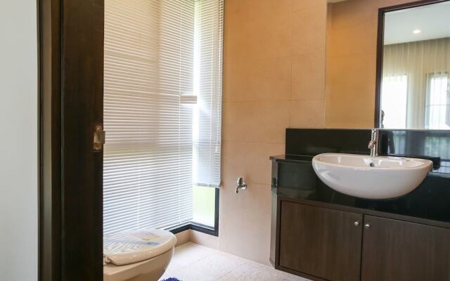 4 BR Private Villa in V49 Pattaya w/ Village Pool