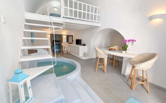 Fira White Residence