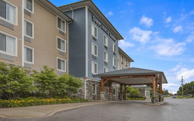 Days Inn and Suites Lindsay