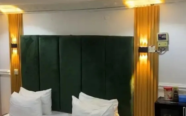 Quaters Inn & Suites