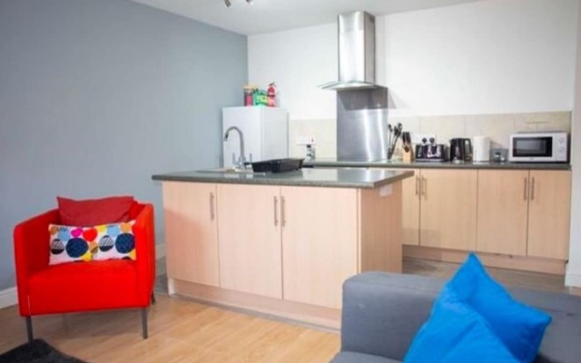 Cosy Holiday Home in Gloucester Near Robinswood Park