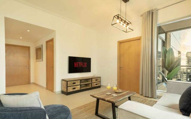 LUX  Marina Promenade 1 BR Prime Loc Apt