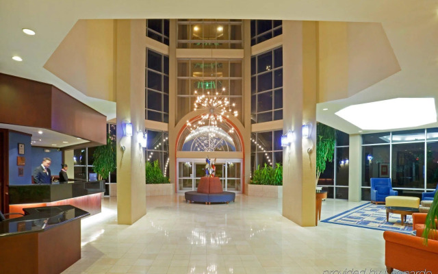 Crowne Plaza Suites Arlington by IHG