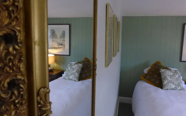 Royal Oak Retreat 2-bed - Sleeps 6 & Pet Friendly