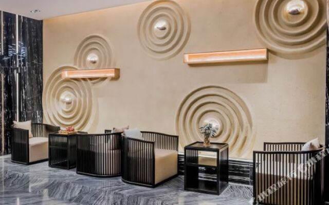 Elong Anyun Hotel (Shanghai Ruijin Hospital Dapuqiao Subway Station)