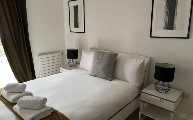 Modern 1 Bed Flat Near Station and City