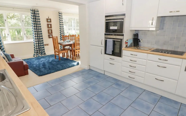 3 Strawberry Close