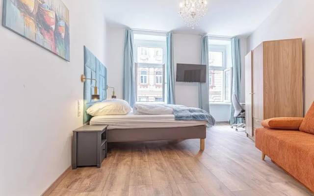Chic 1BR Apt Walk to Vienna Sights