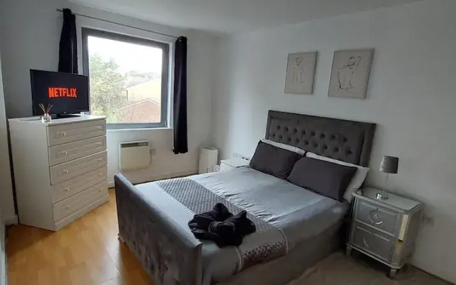 1br-4guests-pool-gym-parking-neargreenwich