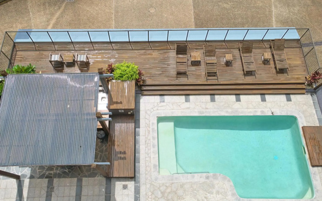 River Plaza Apartments