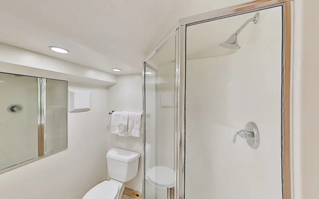 4020skiv 2 Bedroom Condo
