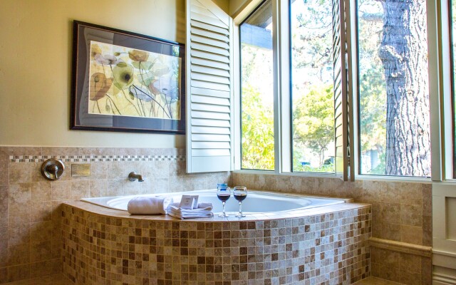 Carriage House Inn