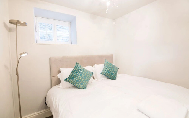 Stylish York Gardens Apartment