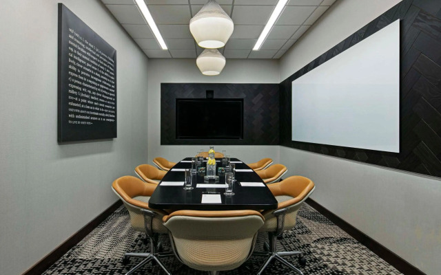 theWit Chicago, a Hilton Hotel