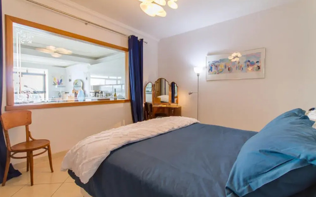 Magnificent Seafront Apartment Sliema
