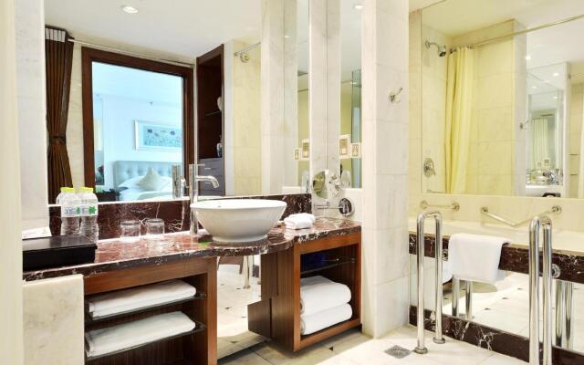 Luxemon Xinjiang Hongfu Hotel