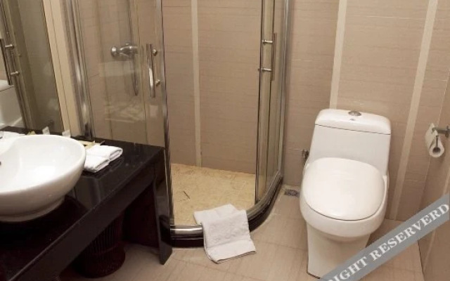 Modern Crown Hotel (Pingtan Longwangtou Beach Store)