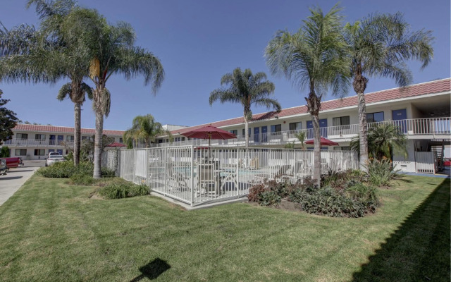 Motel 6 Corona, CA