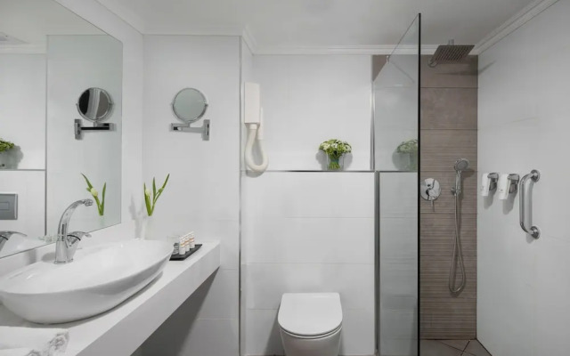 C-Hotel Neve Illan