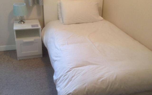 The Beeches - Serviced Duplex Apartment