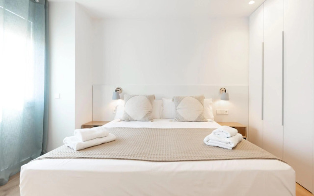 Bravissimo Falcó, 3 bedrooms and balcony