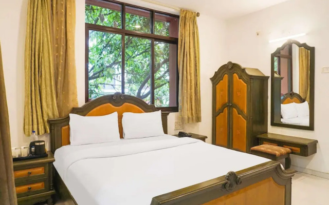 Premium Stays Near Fergusson College